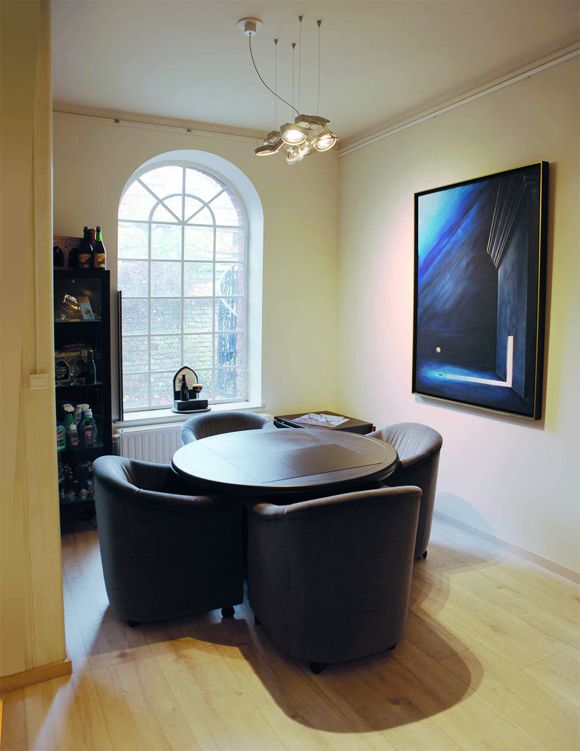 4 person meeting room